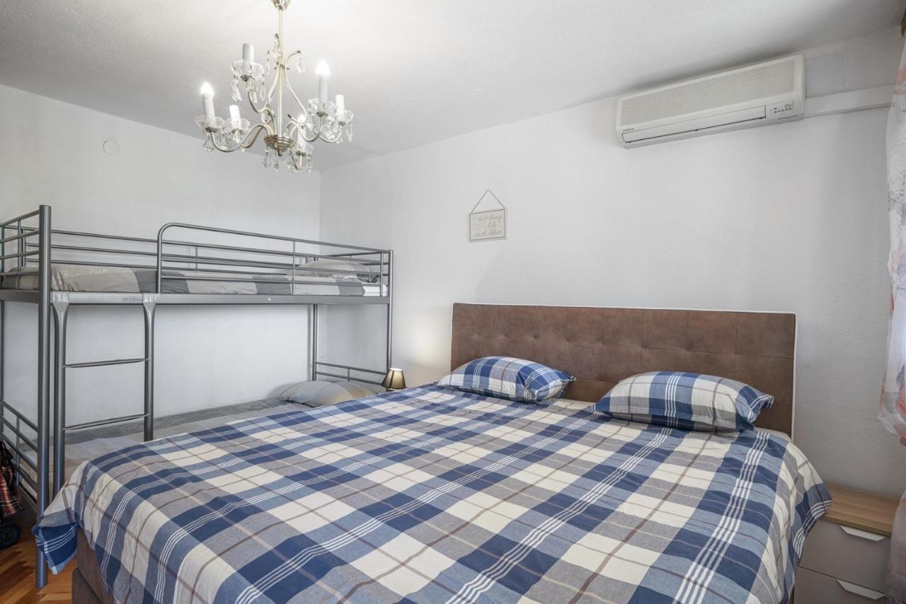 Apartments The Heart Of Croatia 피로바츠 외부 사진