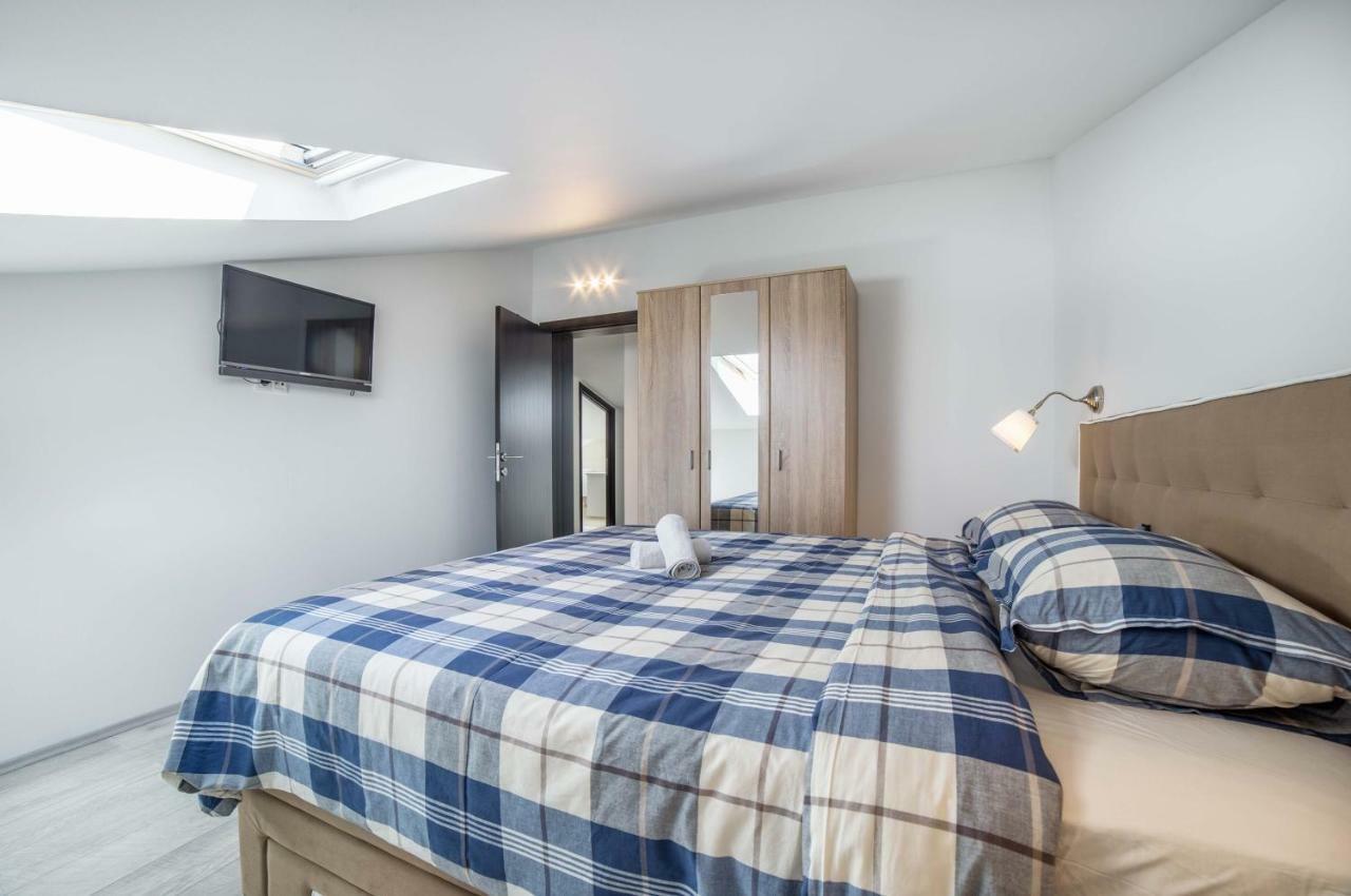 Apartments The Heart Of Croatia 피로바츠 외부 사진