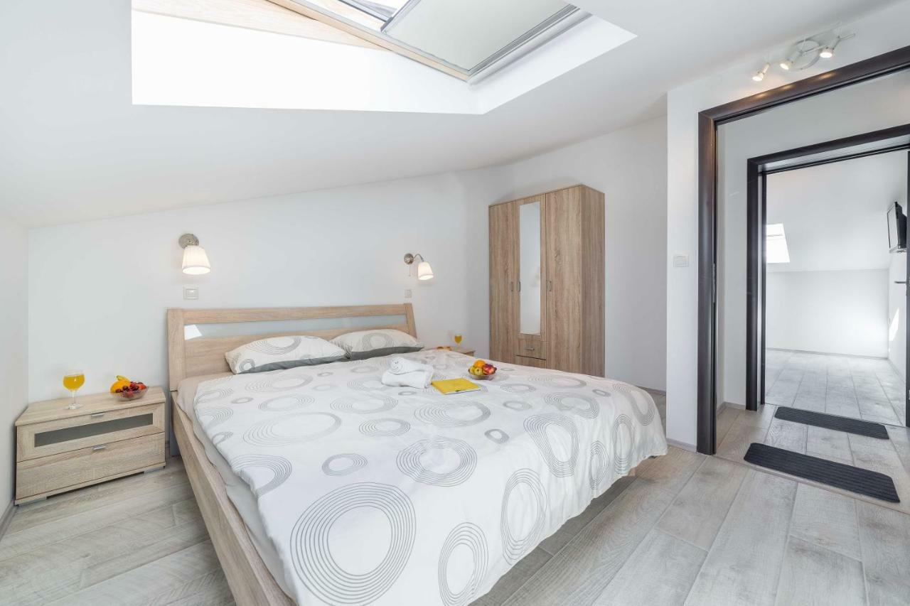 Apartments The Heart Of Croatia 피로바츠 외부 사진