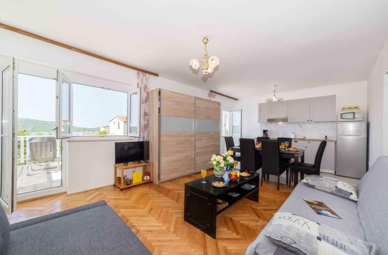 Apartments The Heart Of Croatia 피로바츠 외부 사진