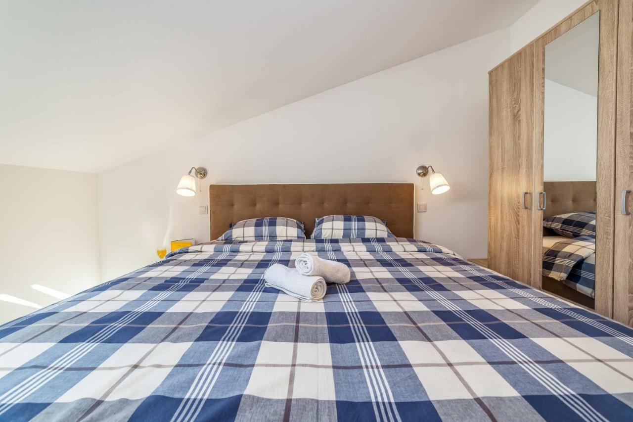 Apartments The Heart Of Croatia 피로바츠 외부 사진